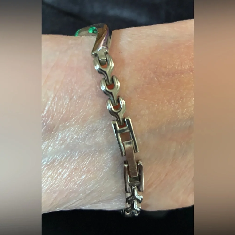 Gloria Vanderbilt silvertone diamond Watch/Bracelet NEW BATTERY